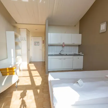 Gaesteresidenz Pelikan Viertel Апарт-отель 2*